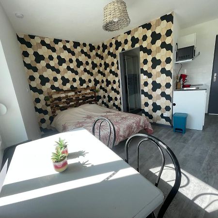 Studio Petit Plus Gaming ! Calais Exterior foto